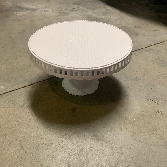 Cake stand 14” white plastic - Picture 1 of 1